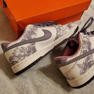 *GENTLY WORN* Nike Dunk Low